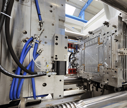 How Does an Injection Molding Machine Work?