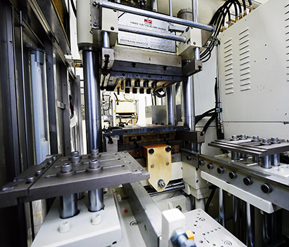 Injection molding machines for performance and versatility