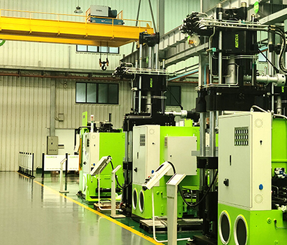 Plastic and rubber injection molding machines